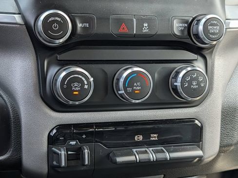 Used 2022 RAM 2500 Big Horn AWD/4WD image 18
