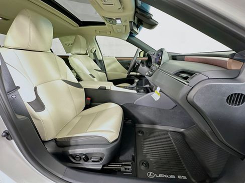 New 2025 Lexus ES 300h w/ Premium Package image 32