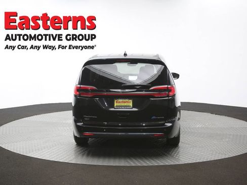 Used 2023 Chrysler Pacifica Limited FWD image 41