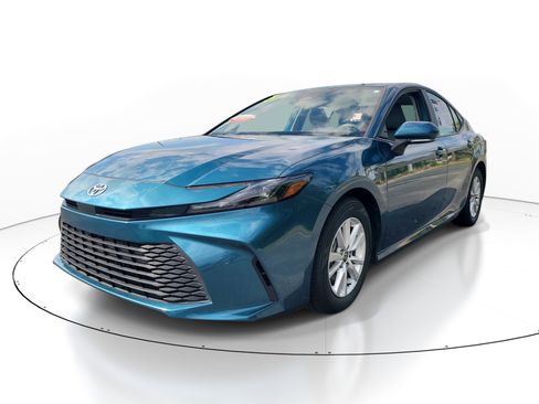 Used 2025 Toyota Camry LE w/ Convenience Package FWD image 3