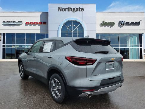 Used 2025 Chevrolet Blazer LT FWD image 3