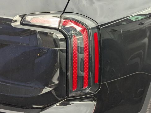 Used 2025 Kia Telluride EX w/ EX Captain's Chair Package FWD image 10