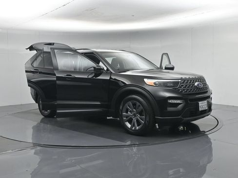 Used 2023 Ford Explorer XLT w/ Equipment Group 202A RWD image 35
