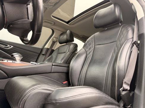 Used 2020 Kia K900 Luxury image 29