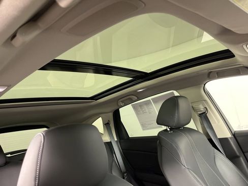 Certified 2025 Acura RDX w/ Technology Package image 5