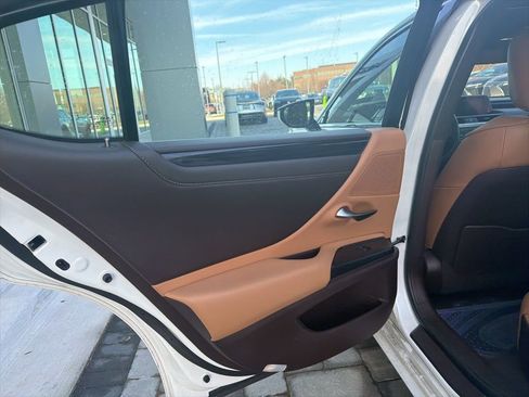 Certified 2021 Lexus ES 250 w/ Premium Package image 17