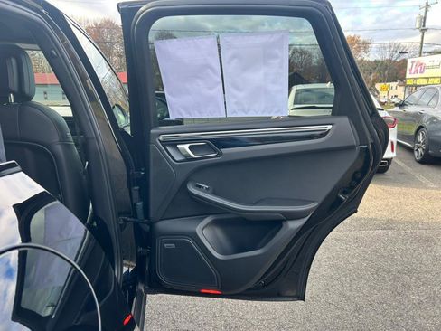 Used 2020 Porsche Macan S image 17