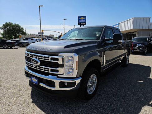 Used 2025 Ford F250 XLT AWD/4WD image 4