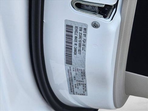 Used 2024 Chrysler Pacifica Limited FWD image 24