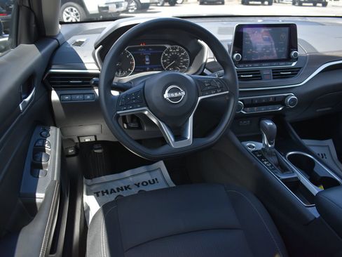 Used 2024 Nissan Altima 2.5 SV FWD image 18