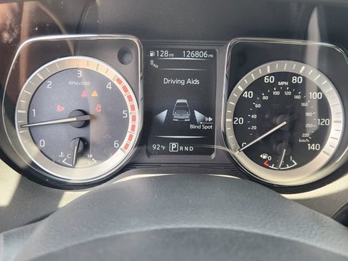 Used 2016 Nissan Titan SL RWD image 17