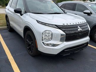 Used 2023 Mitsubishi Outlander SE AWD/4WD video 1