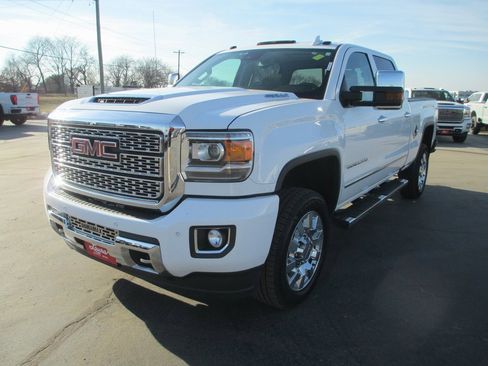 Used 2019 GMC Sierra 2500 Denali w/ Duramax Plus Package image 12