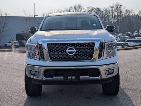 Used 2018 Nissan Titan SV image 4