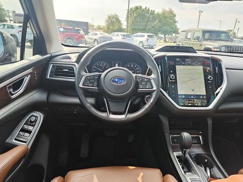 Used 2025 Subaru Ascent Touring AWD/4WD image 16