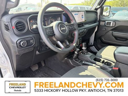 Used 2024 Jeep Wrangler Unlimited Rubicon AWD/4WD image 23