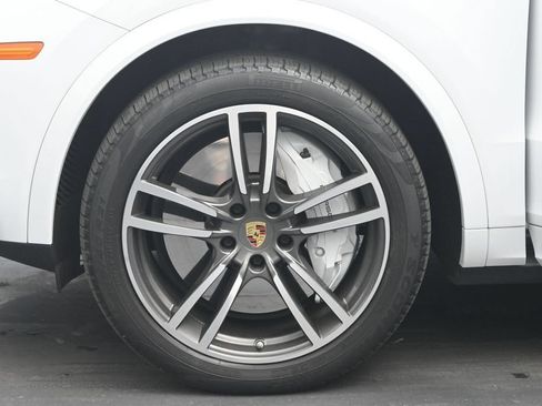 Used 2023 Porsche Cayenne Turbo AWD/4WD image 29