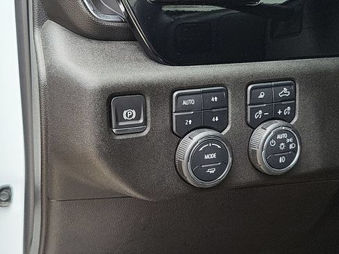 Used 2024 Chevrolet Silverado 2500 LTZ w/ LTZ Convenience Package AWD/4WD image 17