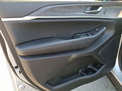 New 2025 Jeep Grand Cherokee Limited AWD/4WD image 10
