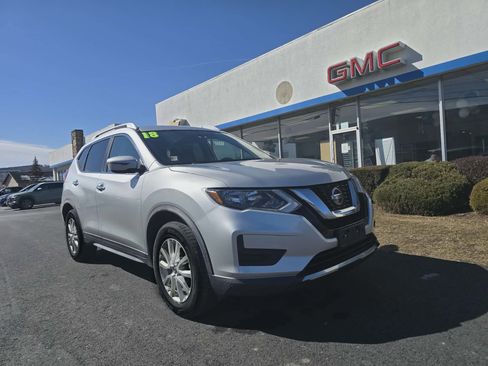 Used 2018 Nissan Rogue SV image 1