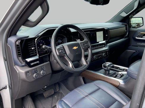 Used 2023 Chevrolet Silverado 1500 High Country w/ High Country Premium Package AWD/4WD image 18