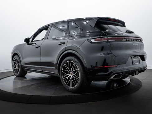 Certified 2025 Porsche Cayenne image 3