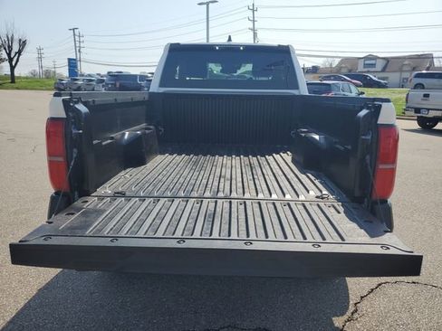 Used 2024 Toyota Tacoma SR image 7