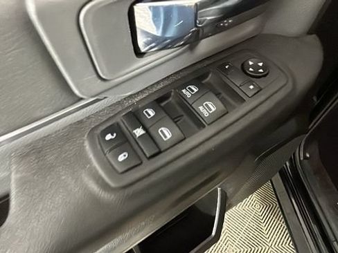 Used 2022 RAM 1500 Classic SLT AWD/4WD image 10