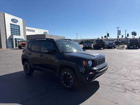 Used 2023 Jeep Renegade Latitude image 2