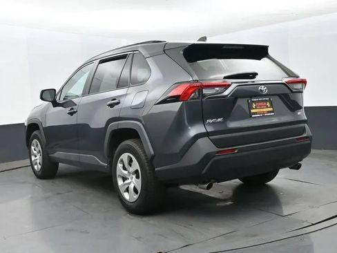 Used 2020 Toyota RAV4 LE FWD image 9