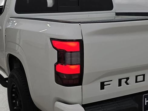 Used 2022 Nissan Frontier SV RWD image 33