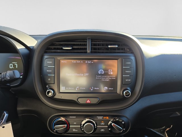 Used 2023 Kia Soul LX w/ LX Technology Package FWD image 15