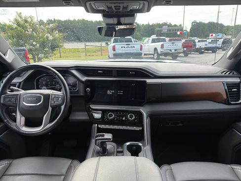 Used 2024 GMC Sierra 1500 Denali AWD/4WD image 11
