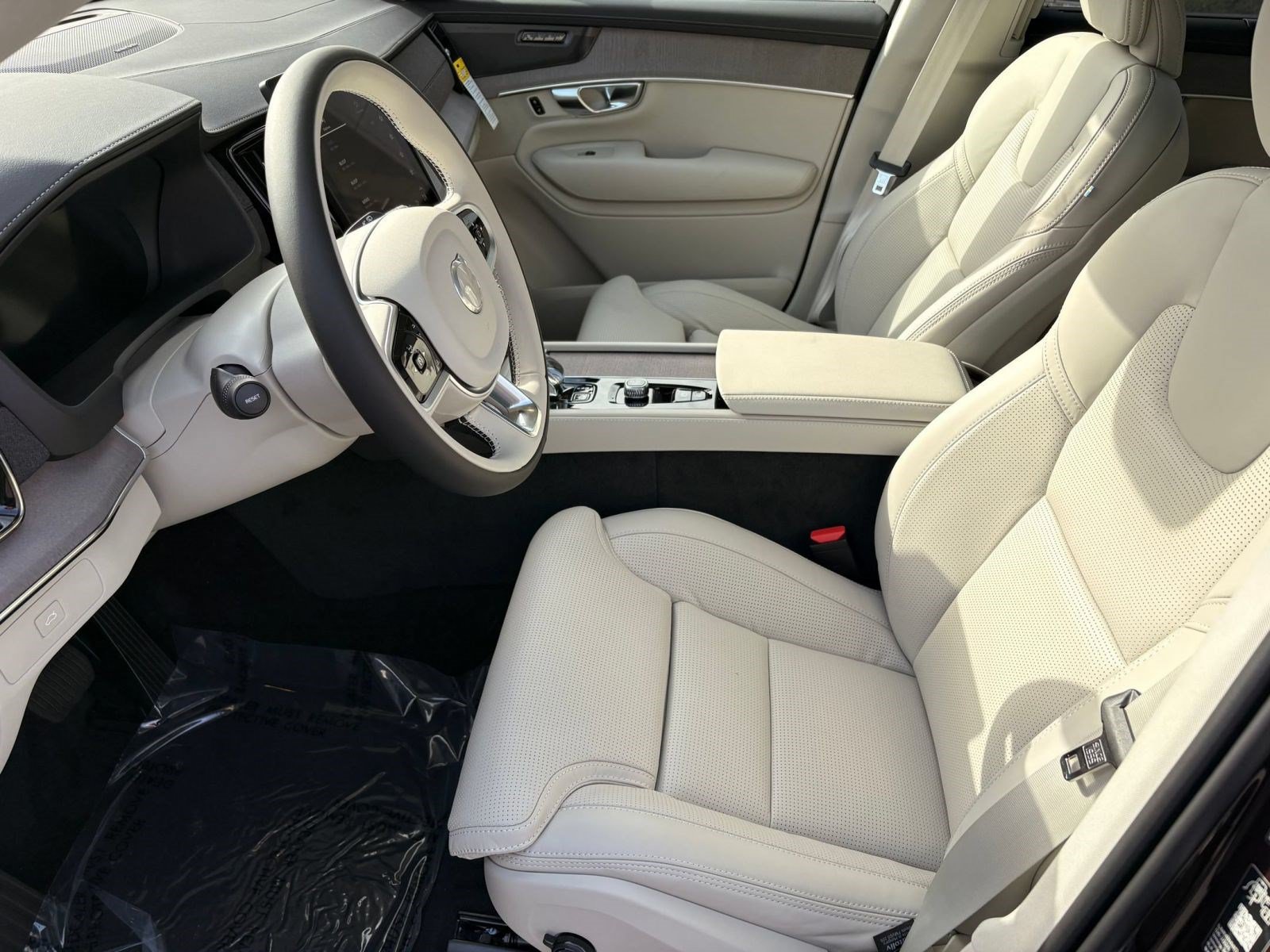 Certified 2026 Volvo XC90 B6 Ultra w/ Protection Package AWD/4WD image 5