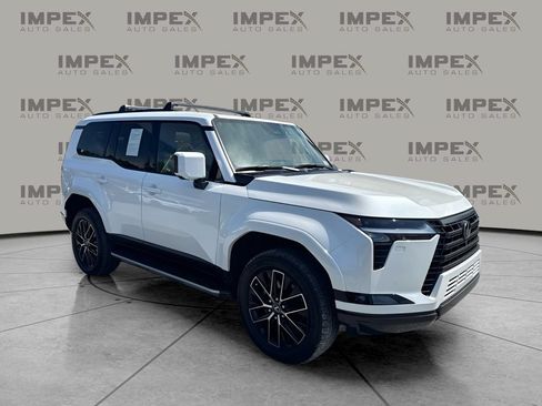 Used 2025 Lexus GX 550 w/ Accessory Package (2T) AWD/4WD image 4