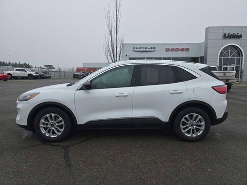 Used 2022 Ford Escape SE image 2