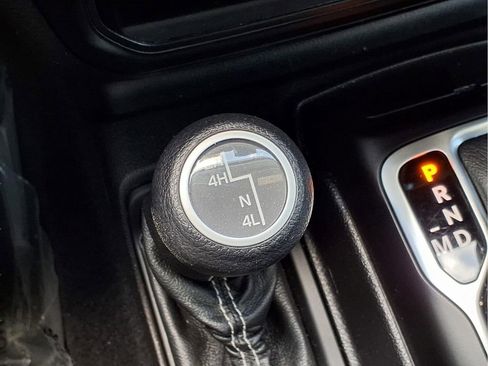 Used 2020 Jeep Wrangler Unlimited Sahara AWD/4WD image 13