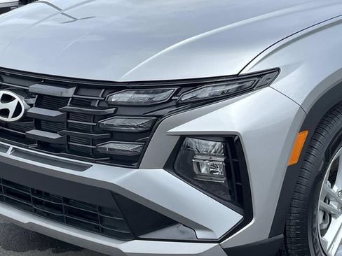 Certified 2025 Hyundai Tucson SE FWD image 9