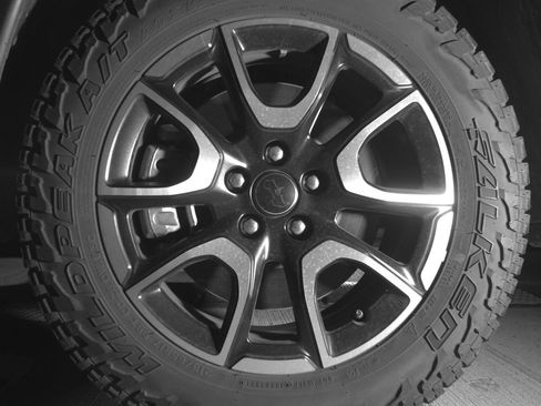 Used 2025 Jeep Compass Trailhawk AWD/4WD image 11