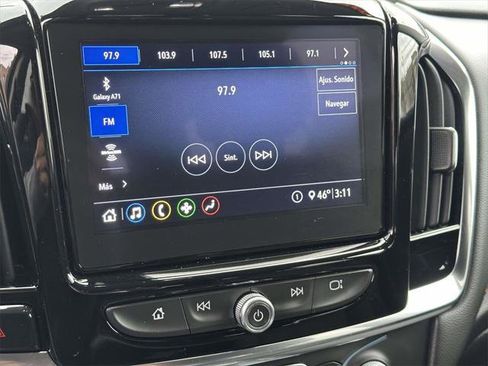 Used 2021 Chevrolet Traverse LT image 25