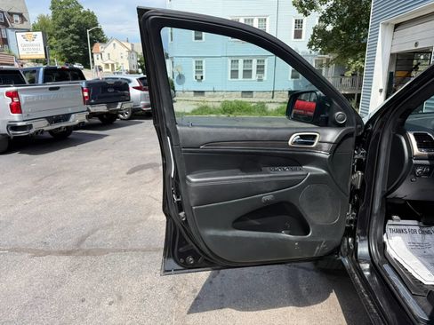 Used 2014 Jeep Grand Cherokee Overland AWD/4WD image 27