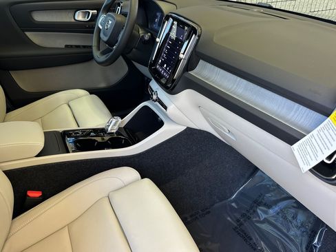 New 2026 Volvo XC40 B5 Plus AWD/4WD image 12