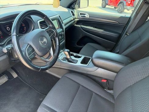 Used 2021 Jeep Grand Cherokee Laredo RWD image 16