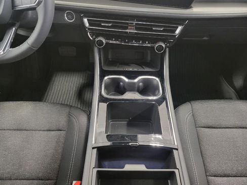 Certified 2025 Chevrolet Traverse LT AWD/4WD image 17