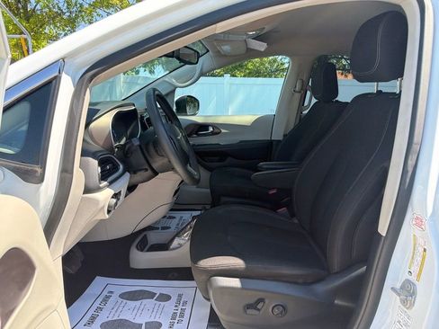 Used 2023 Chrysler Voyager LX FWD image 28