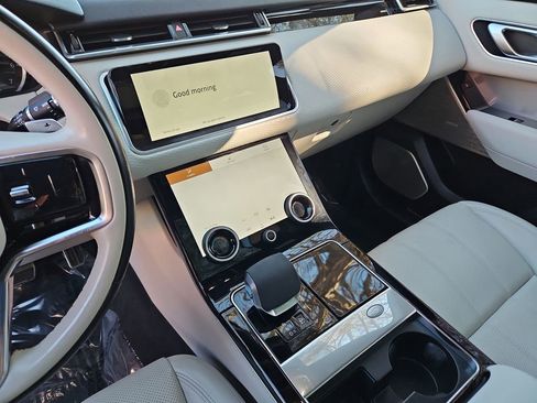 Used 2023 Land Rover Range Rover Velar R-Dynamic S image 10