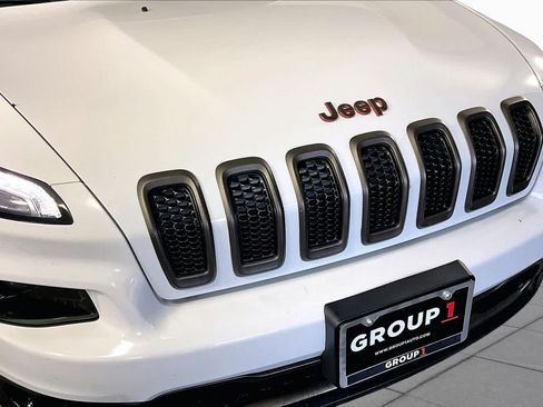Used 2017 Jeep Cherokee Latitude FWD image 27