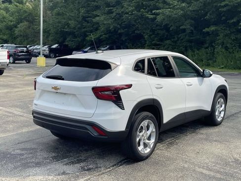 Certified 2024 Chevrolet Trax LS w/ LS Convenience Package FWD image 4