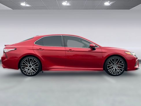 Used 2019 Toyota Camry SE image 7