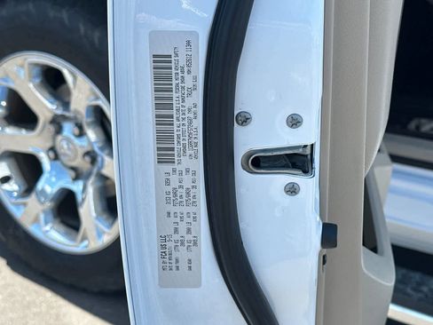 Used 2015 RAM 1500 Laramie w/ Convenience Group AWD/4WD image 32